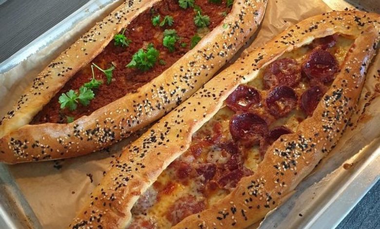 Photo of Türkische pide mit käse und sucuk
