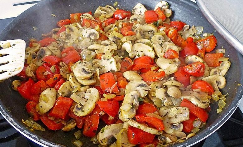 Photo of Zwiebel – paprika – champignon – pfanne