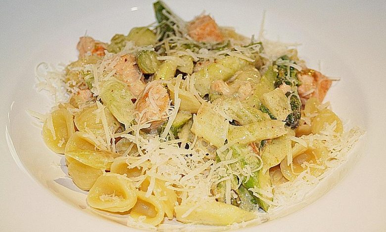 Photo of Orecchiette mit grünem Spargel und Lachs