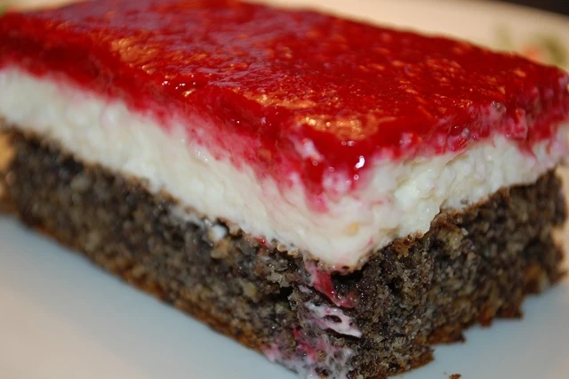 Photo of Himbeer-mohn-schnitte