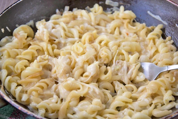 Photo of Zwiebel-käse-nudeln