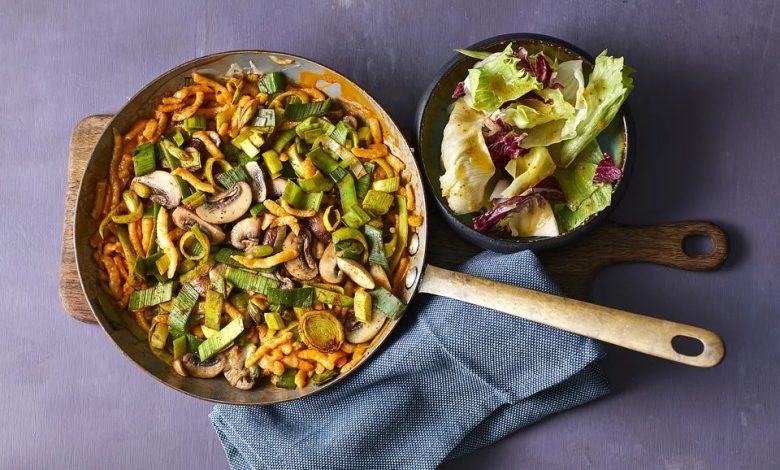 Photo of Schnelle Spätzlepfanne mit Pilzen und Lauch