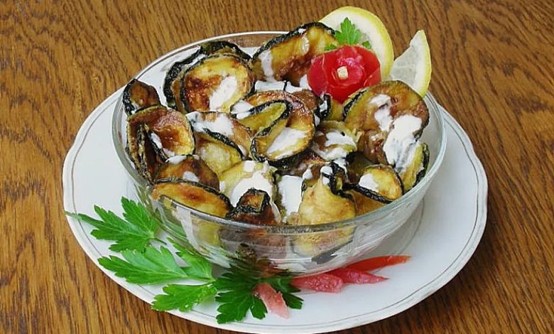 Photo of Zucchinischeiben mit Joghurt – Zimt – Sauce