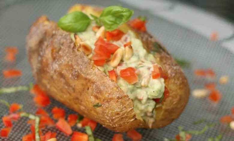 Photo of Ofenkartoffeln mit Avocado-Tomaten-Paprikacreme