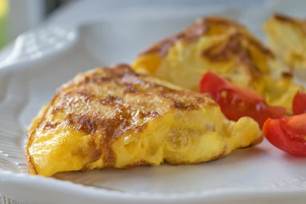 Photo of Omelette von kartoffeln, zwiebeln und peperoni