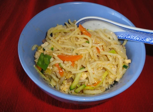 Photo of Asiatische nudelpfanne