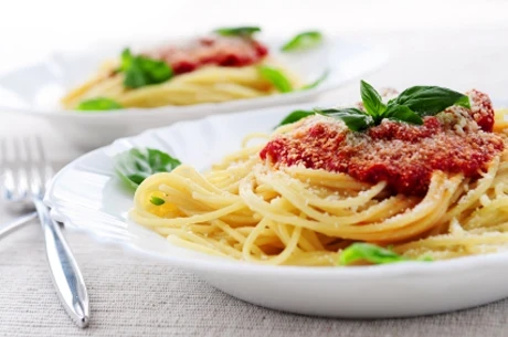 Photo of Spaghetti mit tomatensauce und parmesan