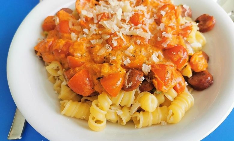 Photo of Pasta mit Chili – Kirschtomaten, gebratenen Lauchzwiebeln und Salsiccia