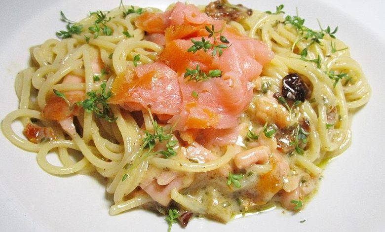 Photo of Tagliatelle mit Räucherlachs und getrockneten Tomaten