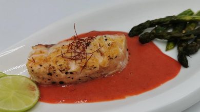 Photo of Grüner Spargel mit Lachsfilet und Erdbeerpesto