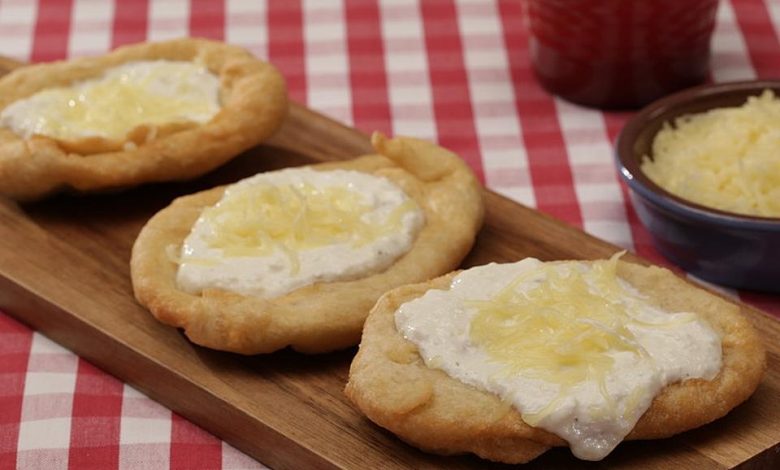 Photo of Ungarische Langos mit Knoblauchcreme und Käse