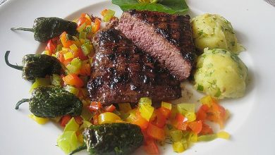 Photo of Straußensteaks mit Paprikawürfeln und einem Kresse – Kartoffelstampf