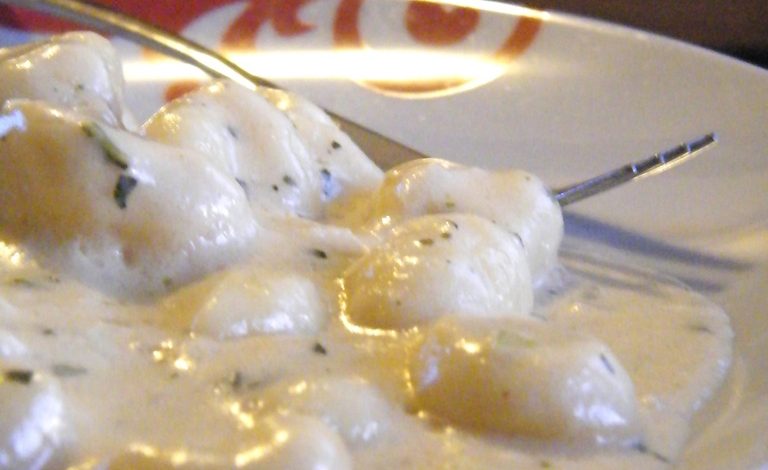 Photo of Kartoffel -Gnocchi mit Käseauce und Walnüssen