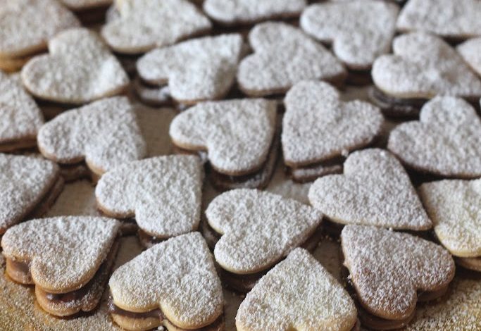 Photo of Mürbeteigherzen mit Haselnusscreme