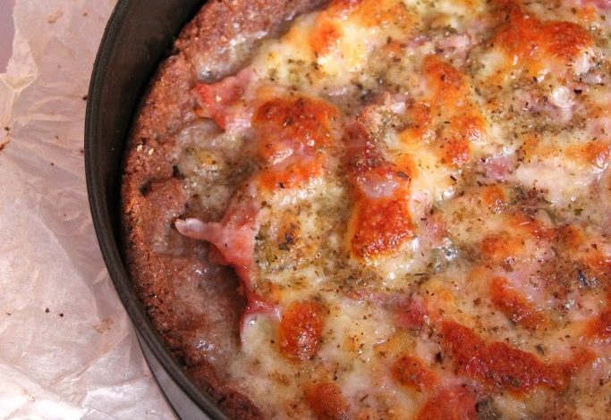 Photo of Kleiepizza mit Putenbrust und hellem Käse