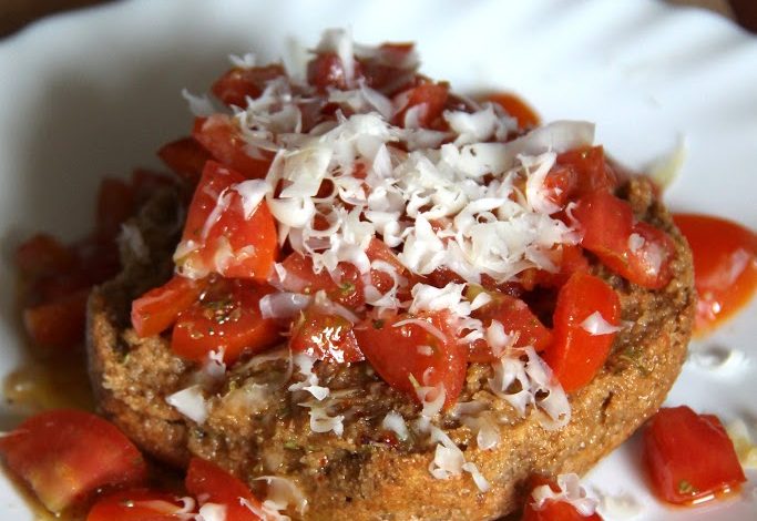 Photo of Friselle Pugliesi mit Kirschtomaten, Sardellen und Caciocavallo-Locken