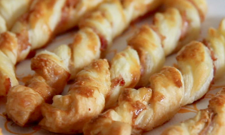 Photo of Blätterteigtaschen mit gekochtem Parmesan und gehackten Haselnüssen