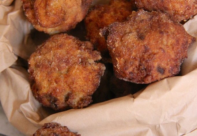 Photo of Brotbällchen mit Zucchini und einem Herz aus fadenförmiger Scamorza