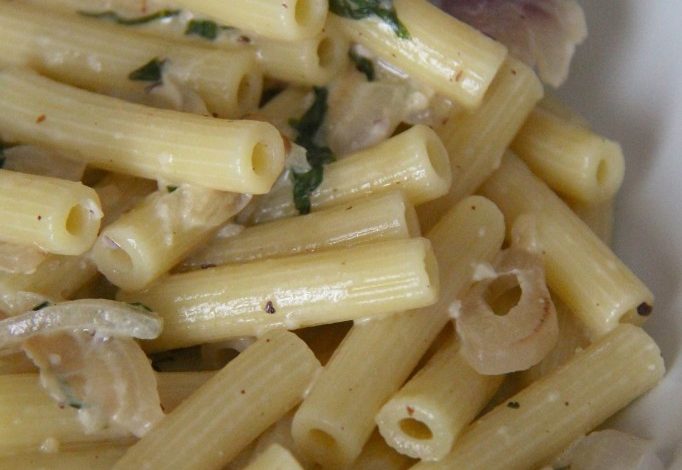 Photo of Sedanini mit Basilikum- und Zwiebelcreme