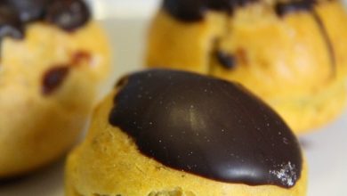 Photo of Mit Gianduia-Mousse gefüllte Windbeutel, überzogen mit Schokoladenglasur