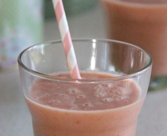 Photo of Erdbeer-, Bananen- und Orangen-Smoothie