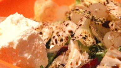 Photo of Gemischter Salat mit Frühlingszwiebeln, Salbei, Weichkäse und Balsamico-Essig