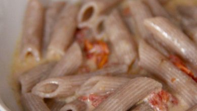 Photo of Vollkorn-Penne mit Tomatencreme, Sardellen und Quark