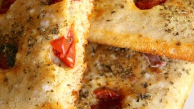 Photo of Große und weiche apulische Focaccia mit Tomaten | Originalrezept