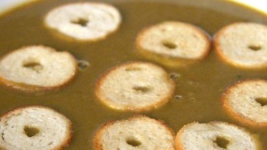 Photo of Samtige Gemüse- und Haselnusssuppe mit Croutons und knackigen Zwiebeln
