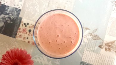 Photo of Smoothie mit roten Früchten, Banane und griechischem Joghurt