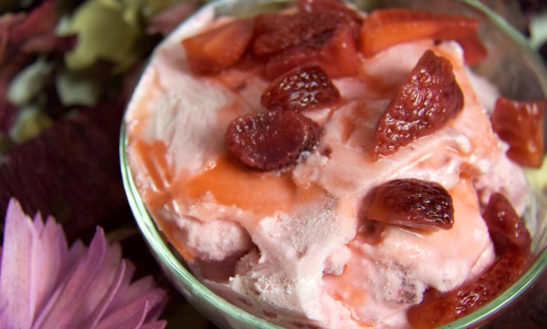 Photo of JOGHURT-ERDBEEREIS, superleicht und cremig