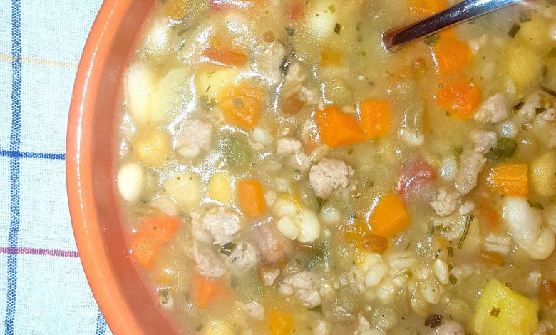 Photo of Hülsenfrucht- und Gemüsesuppe mit Fleisch