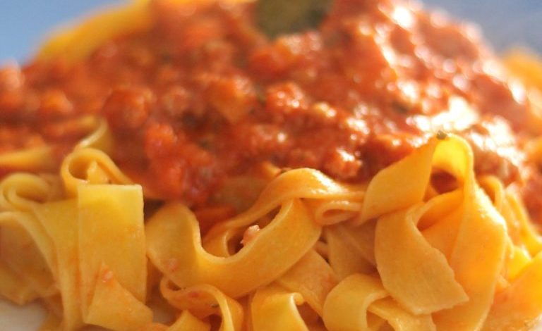 Photo of KAMUT TAGLIATELLE mit TÜRKEI-SAUCE | leichtes Rezept