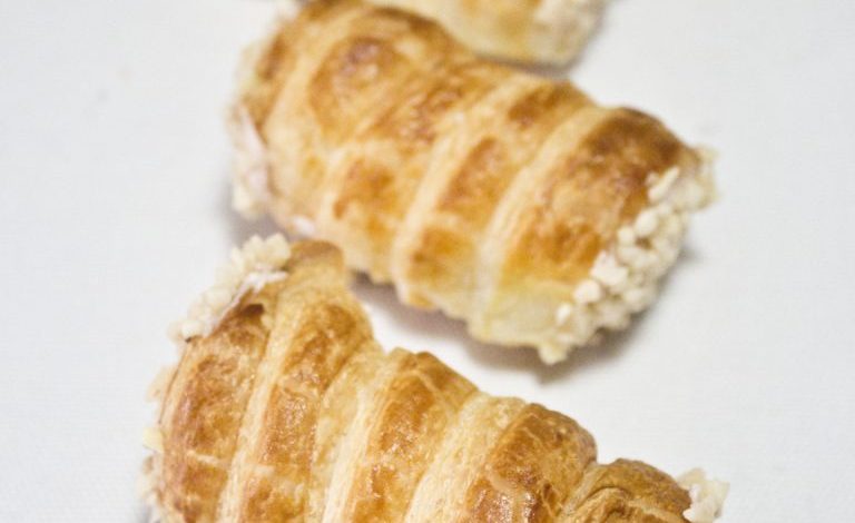 Photo of SEHR SCHNELLE GEBÄCK-CANNOLI mit MORTADELLA-MOUSSE