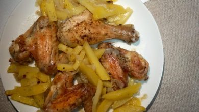 Photo of GEBACKENES HÄHNCHEN MIT KARTOFFELN UND ZWIEBELN | einfach und lecker