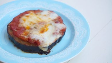 Photo of LEICHTE AUBERGINEN-Pizzen aus der Pfanne in 15 Minuten | vegetarisches Rezept