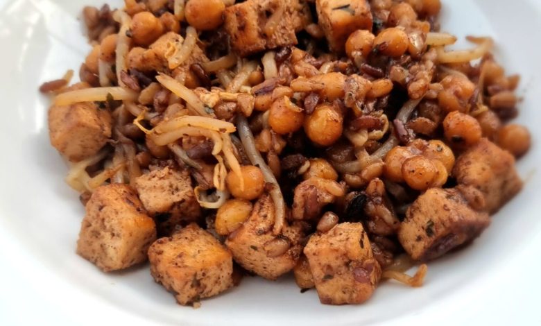 Photo of Dinkel mit Tofu, Kichererbsen und Sojabutter