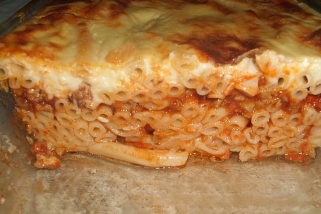Photo of Goldgelb überbackener Maccaroni-Auflauf mit Hackfleisch
