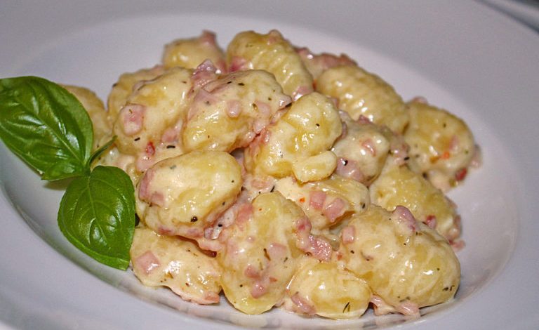 Photo of GNOCCHI MIT KÄSE KNOBLAUCH SCHINKEN SOSE