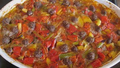 Photo of Leckere Hackbällchen mit Kartoffeln und Paprikaschoten aus dem Ofen