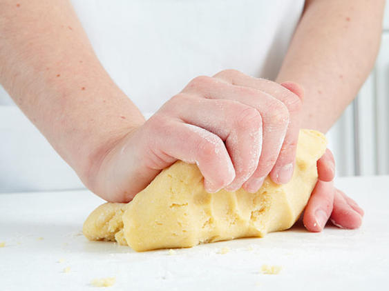 Photo of DAS GRUNDREZEPT FÜR PLÄTZCHENTEIG