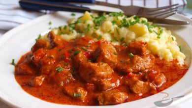 Photo of Ungarisches Paprika-Gulasch mit Nockerln