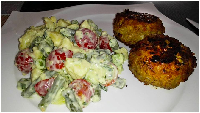 Photo of Griechischer Kartoffelsalat mit Feta-Frikadellen