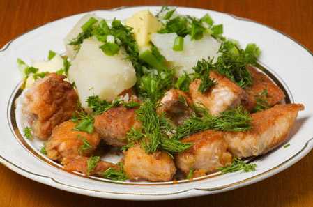 Photo of Hähnchenstücke und Kartoffeln mit Sahne überbacken