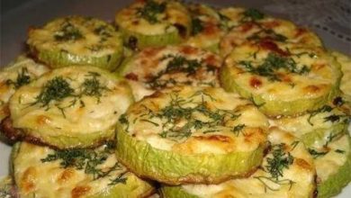 Photo of ZUCCHINISCHEIBEN MIT KNOBLAUCH UND SAURER SAHNE ÜBERBACKEN