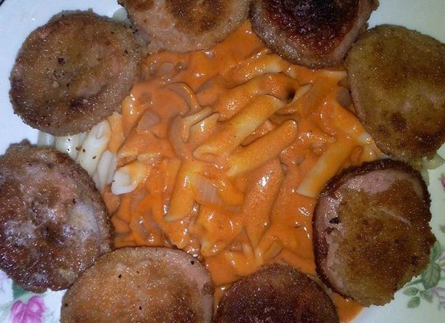 Photo of DDR MAKKARONI MIT TOMATENSOSSE UND JÄGERSCHNITZEL, EINFACH SUPER LECKER!