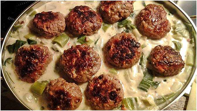 Photo of GANZ EINFACH UND SO ÜBERTRIEBEN LECKER: FRIKADELLEN IN GEMÜSE SAHNE SAUCE