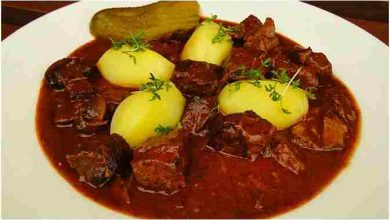 Photo of Gulasch, wie Bekommst Du die Soße so schön Dunkel?