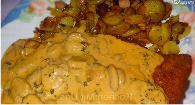 Photo of Bratkartoffeln mit Putenschnitzel in Champignonsoße