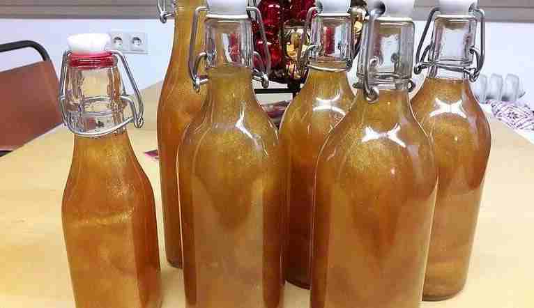 Photo of Bratapfellikör, warm mit Sahne nochmal so lecker!